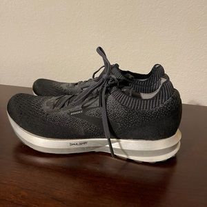 Brooks women’s 9.5